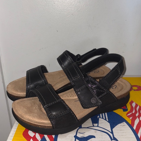 Clarks Black and Tan Women's Sandals size 6.5M - Picture 3 of 6